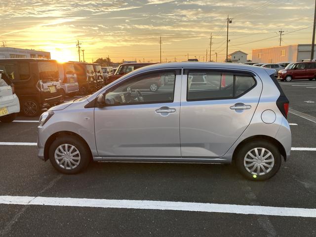 ミライースＬ　ＳＡIII１３インチフルホイールキャップ　マルチリフレクターハロゲンヘッドランプ　可倒式ドアミラー　自発光式デジタルメーターアンバーイルミネーションメーター　マニュアルエアコン（ダイヤル式）　キーレスエントリー（静岡県）の中古車