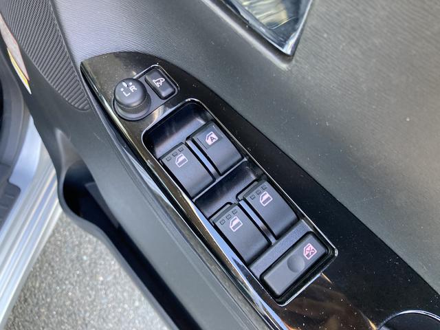 タントカスタムRS トップエディションSA15インチアルミホイール 大型エアロバンパー LEDヘッドランプ オート格納式カラードドアミラー 本革巻ステアリングホイール 両側パワースライドドア(静岡県)の中古車