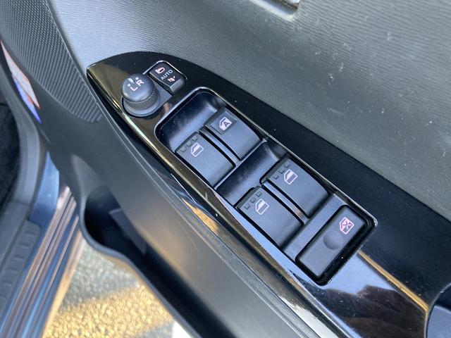 タントカスタムＲＳ　トップエディションＳＡII１５インチアルミホイール　大型エアロバンパー　ＬＥＤヘッドランプ　オート格納式カラードドアミラー　本革巻ステアリングホイール　両側パワースライドドア（静岡県）の中古車