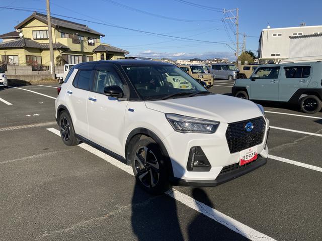 ロッキープレミアムＧ　ＨＥＶ１７インチアルミホイール　ＵＶＩＲカット遮音ガラス　フルＬＥＤヘッドランプ　キーフリーシステム　革巻きステアリングホイール　本革シフトノブ　アクティブマルチインフォメーションメーター（静岡県）の中古車