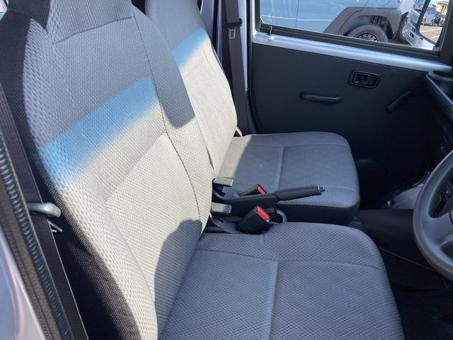 ハイゼットカーゴスペシャルＳＡIII２ＷＤ　４ＡＴ　プリントレザーシート　アッパートレイ　ユースフルナット（３１か所）	　集中ドアロック　マニュアルエアコン（静岡県）の中古車