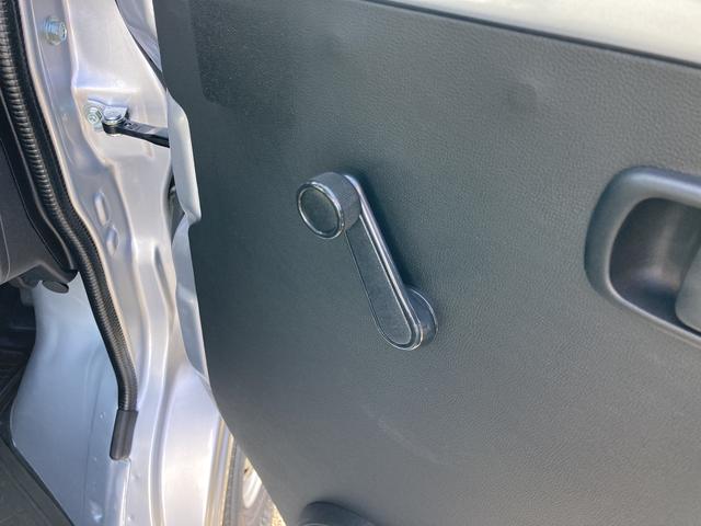 ハイゼットカーゴスペシャルＳＡIII２ＷＤ　４ＡＴ　プリントレザーシート　アッパートレイ　ユースフルナット（３１か所）	　集中ドアロック　マニュアルエアコン（静岡県）の中古車