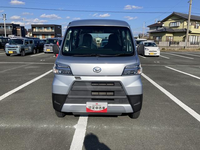 ハイゼットカーゴスペシャルＳＡIII登録遅れ２ＷＤ　４ＡＴ　プリントレザーシート　アッパートレイ　ユースフルナット（３１か所）	マニュアルエアコン　集中ドアロック（静岡県）の中古車