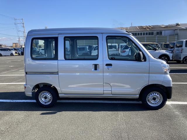 ハイゼットカーゴスペシャルＳＡIII登録遅れ２ＷＤ　４ＡＴ　プリントレザーシート　アッパートレイ　ユースフルナット（３１か所）	マニュアルエアコン　集中ドアロック（静岡県）の中古車