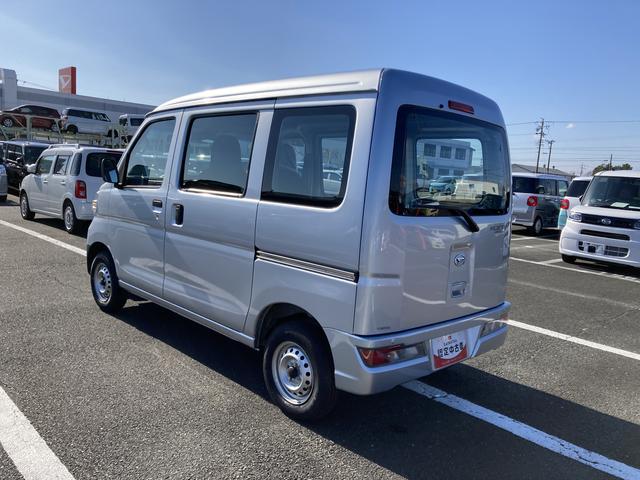 ハイゼットカーゴスペシャルＳＡIII登録遅れ２ＷＤ　４ＡＴ　プリントレザーシート　アッパートレイ　ユースフルナット（３１か所）	マニュアルエアコン　集中ドアロック（静岡県）の中古車