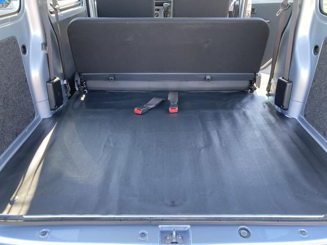 ハイゼットカーゴスペシャルＳＡIII登録遅れ２ＷＤ　４ＡＴ　プリントレザーシート　アッパートレイ　ユースフルナット（３１か所）	マニュアルエアコン　集中ドアロック（静岡県）の中古車