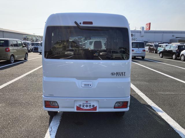 ハイゼットカーゴクルーズＣＶＴ　電動格納式カラードドアミラー　スーパーＵＶＩＲカットガラス（フロントウィンドウ）　１２インチフルホイールキャップ　撥水フルファヴリックシート表皮　大型ＬＥＤ荷室灯　キーフリーシステム（静岡県）の中古車