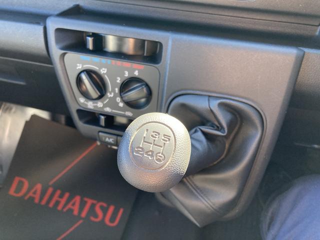 ハイゼットカーゴＤＸＭＴ車　撥水フルファブリックシート表皮　オーバーヘッドシェルフ　アッパートレイ　キーレスエントリー　ユースフルナット（３１ヶ所）（静岡県）の中古車