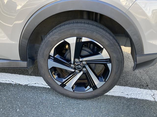 ロッキープレミアムＧ　ＨＥＶ１７インチアルミホイール　ＵＶＩＲカット遮音ガラス　フルＬＥＤヘッドランプ　キーフリーシステム　革巻きステアリングホイール　本革シフトノブ　アクティブマルチインフォメーションメーター（静岡県）の中古車