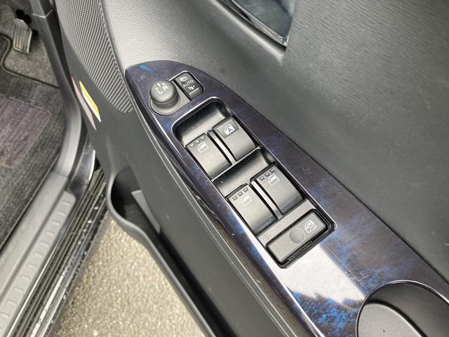 タントカスタムＲＳ　トップエディションＶＳ　ＳＡIII１５インチアルミホイール　大型エアロバンパー　ＬＥＤヘッドランプ　オート格納式カラードドアミラー　本革巻ステアリングホイール　両側パワースライドドア（静岡県）の中古車