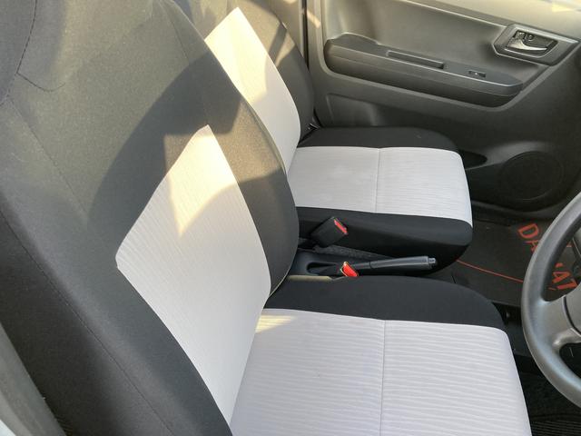 ミライースＬ　ＳＡIII１３インチフルホイールキャップ　マルチリフレクターハロゲンヘッドランプ　可倒式ドアミラー　自発光式デジタルメーターアンバーイルミネーションメーター　マニュアルエアコン（ダイヤル式）　キーレスエントリー（静岡県）の中古車