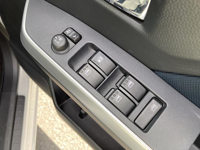 トールカスタムＧＬＥＤヘッドランプ　キーフリーシステム　プッシュボタンスタート　オートエアコン（プッシュ式）　両側パワースライドドア　マルチインフォメーションディスプレイ（静岡県）の中古車