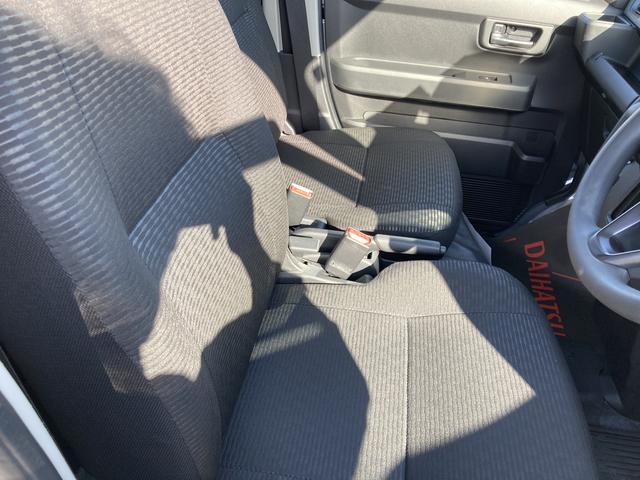 ハイゼットカーゴＤＸＣＶＴ　撥水フルファブリックシート表皮　オーバーヘッドシェルフ　アッパートレイ　キーレスエントリー　ユースフルナット（３１ヶ所）（静岡県）の中古車