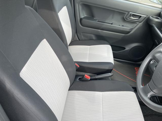 ミライースＬ　ＳＡIII１３インチフルホイールキャップ　マルチリフレクターハロゲンヘッドランプ　可倒式ドアミラー　自発光式デジタルメーターアンバーイルミネーションメーター　マニュアルエアコン（ダイヤル式）　キーレスエントリー（静岡県）の中古車