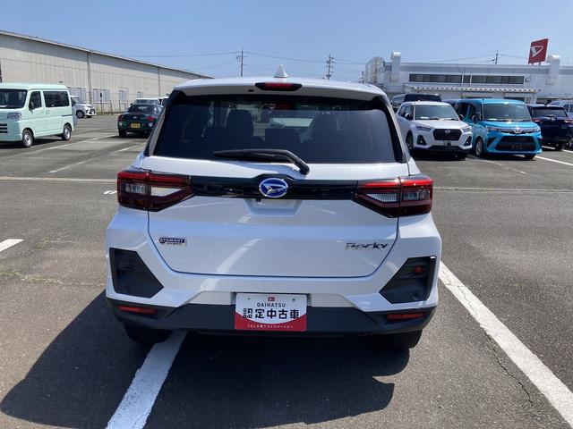 ロッキープレミアムＧ　ＨＥＶ１７インチアルミホイール　ＵＶＩＲカット遮音ガラス　フルＬＥＤヘッドランプ　運転席・助手席シートヒーター　ウレタンステアリングホイール　本革シフトノブ　アクティブマルチインフォメーションメーター（静岡県）の中古車