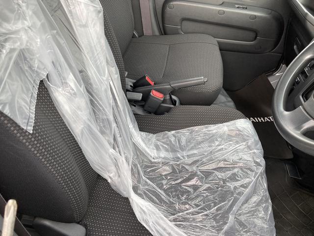 ハイゼットカーゴデラックスSAIIIAT 撥水フルファブリックシート表皮 オーバーヘッドシェルフ アッパートレイ キーレスエントリー ユースフルナット(16ヶ所) 荷室ランプ(静岡県)の中古車
