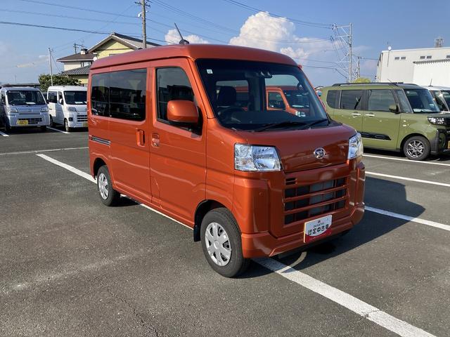 ハイゼットカーゴクルーズＣＶＴ　電動格納式カラードドアミラー　スーパーＵＶＩＲカットガラス（フロントウィンドウ）　１２インチフルホイールキャップ　撥水フルファヴリックシート表皮　大型ＬＥＤ荷室灯　キーフリーシステム（静岡県）の中古車