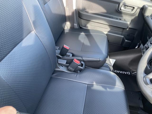 ハイゼットカーゴスペシャル２ＷＤ　ＣＶＴ　プリントレザーシート　アッパートレイ　ユースフルナット（３１か所）（静岡県）の中古車
