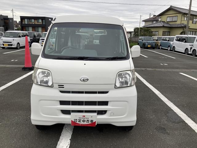 ハイゼットカーゴクルーズ4AT 電動格納式カラードドアミラー 12インチフルホイールキャップ キーレスエントリー CDチューナー 後席アシストグリップ ルームランプ フルファブリックシート(静岡県)の中古車