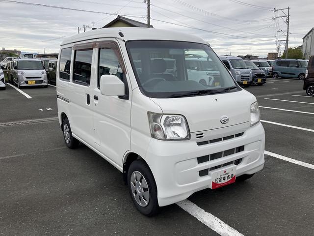 ハイゼットカーゴクルーズ4AT 電動格納式カラードドアミラー 12インチフルホイールキャップ キーレスエントリー CDチューナー 後席アシストグリップ ルームランプ フルファブリックシート(静岡県)の中古車