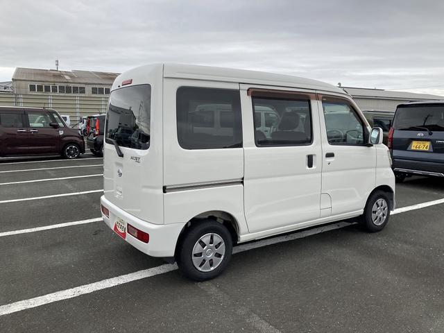 ハイゼットカーゴクルーズ4AT 電動格納式カラードドアミラー 12インチフルホイールキャップ キーレスエントリー CDチューナー 後席アシストグリップ ルームランプ フルファブリックシート(静岡県)の中古車