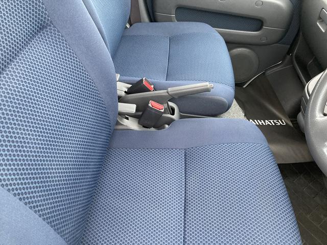 ハイゼットカーゴクルーズ4AT 電動格納式カラードドアミラー 12インチフルホイールキャップ キーレスエントリー CDチューナー 後席アシストグリップ ルームランプ フルファブリックシート(静岡県)の中古車