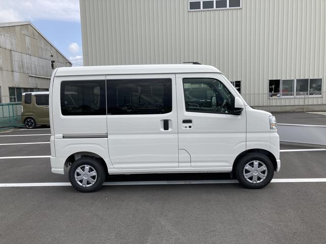 ハイゼットカーゴクルーズＣＶＴ　電動格納式カラードドアミラー　スーパーＵＶＩＲカットガラス（フロントウィンドウ）　１２インチフルホイールキャップ　撥水フルファヴリックシート表皮　大型ＬＥＤ荷室灯　キーフリーシステム（静岡県）の中古車