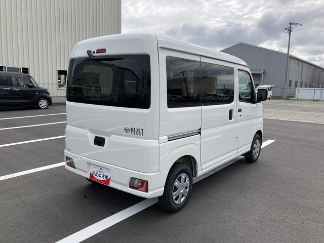 ハイゼットカーゴクルーズＣＶＴ　電動格納式カラードドアミラー　スーパーＵＶＩＲカットガラス（フロントウィンドウ）　１２インチフルホイールキャップ　撥水フルファヴリックシート表皮　大型ＬＥＤ荷室灯　キーフリーシステム（静岡県）の中古車
