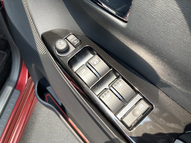 タントカスタムＲＳ　トップエディションＳＡII１５インチアルミホイール　大型エアロバンパー　ＬＥＤヘッドランプ　オート格納式カラードドアミラー　本革巻ステアリングホイール　両側パワースライドドア（静岡県）の中古車