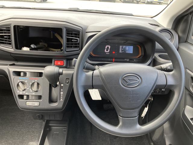 ミライースＬ　ＳＡIII１３インチフルホイールキャップ　マルチリフレクターハロゲンヘッドランプ　可倒式ドアミラー　自発光式デジタルメーターアンバーイルミネーションメーター　マニュアルエアコン（ダイヤル式）　キーレスエントリー（静岡県）の中古車