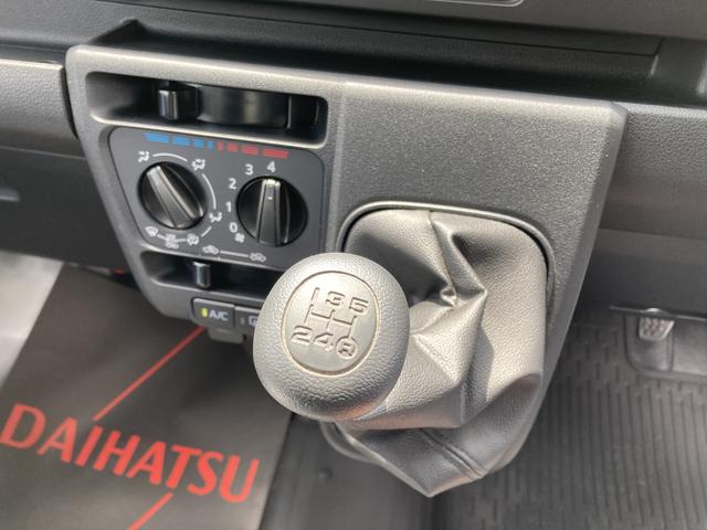 ハイゼットカーゴＤＸＭＴ　撥水フルファブリックシート表皮　オーバーヘッドシェルフ　アッパートレイ　キーレスエントリー　ユースフルナット（３１ヶ所）（静岡県）の中古車