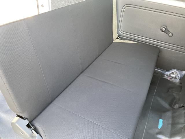ハイゼットカーゴクルーズＳＡIIIＭＴ　４ＷＤ　オーバーヘッドシェルフ　１２インチフルホイールキャップ　撥水フルファヴリックシート表皮　キーレスエントリー　マニュアルエアコン（静岡県）の中古車