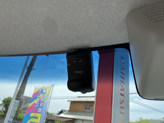 タントカスタムＲＳ　トップエディションＳＡII１５インチアルミホイール　大型エアロバンパー　ＬＥＤヘッドランプ　オート格納式カラードドアミラー　本革巻ステアリングホイール　両側パワースライドドア（静岡県）の中古車