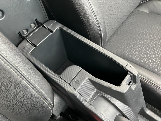 ロッキープレミアム１７インチアルミホイール　ＵＶＩＲカット遮音ガラス　フルＬＥＤヘッドランプ　キーフリーシステム　革巻きステアリングホイール　本革シフトノブ　アクティブマルチインフォメーションメーター（静岡県）の中古車