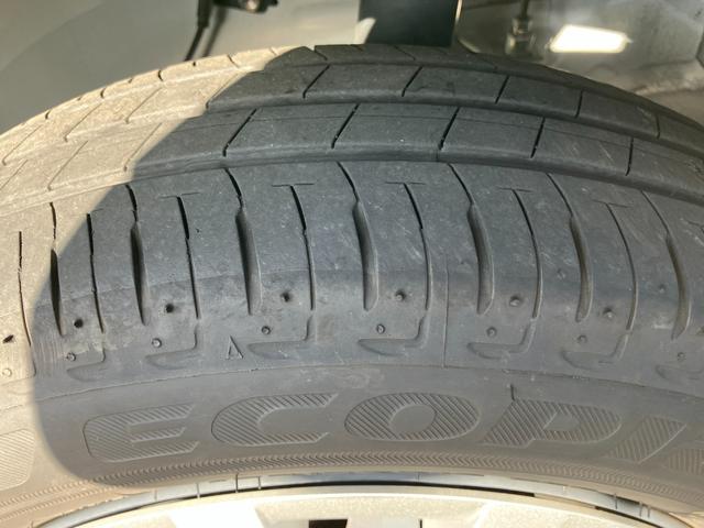 ミライースＬ　ＳＡIII１３インチフルホイールキャップ　マルチリフレクターハロゲンヘッドランプ　可倒式ドアミラー　自発光式デジタルメーターアンバーイルミネーションメーター　マニュアルエアコン（ダイヤル式）　キーレスエントリー（静岡県）の中古車