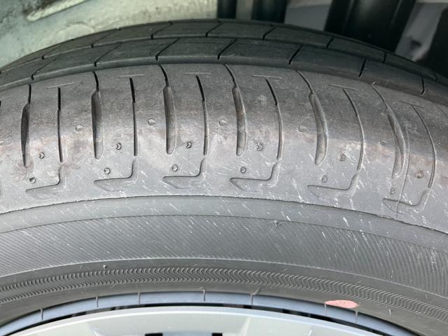 ミライースＬ　ＳＡIII１３インチフルホイールキャップ　マルチリフレクターハロゲンヘッドランプ　可倒式ドアミラー　自発光式デジタルメーターアンバーイルミネーションメーター　マニュアルエアコン（ダイヤル式）　キーレスエントリー（静岡県）の中古車