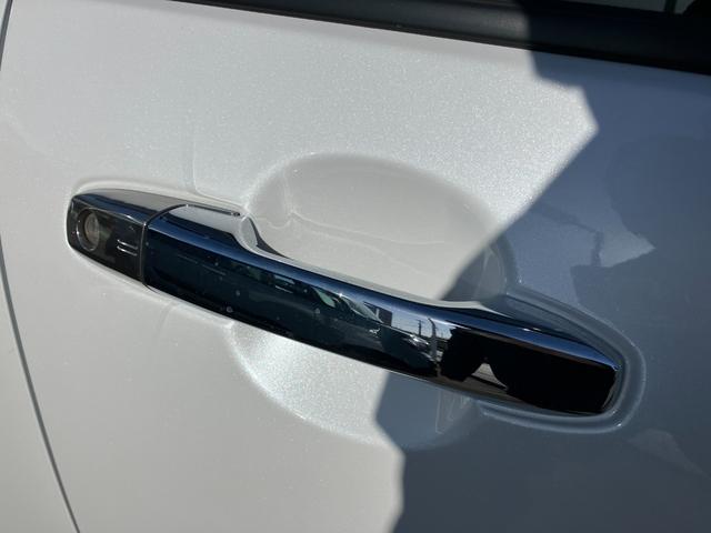 ロッキープレミアム１７インチアルミホイール　ＵＶＩＲカット遮音ガラス　フルＬＥＤヘッドランプ　キーフリーシステム　革巻きステアリングホイール　本革シフトノブ　アクティブマルチインフォメーションメーター（静岡県）の中古車