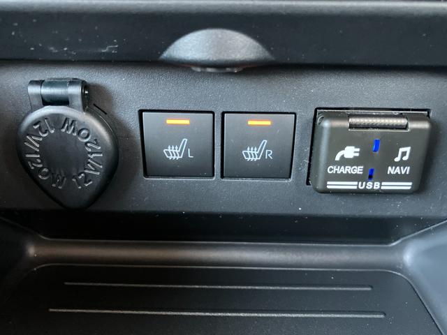 ロッキープレミアム１７インチアルミホイール　ＵＶＩＲカット遮音ガラス　フルＬＥＤヘッドランプ　キーフリーシステム　革巻きステアリングホイール　本革シフトノブ　アクティブマルチインフォメーションメーター（静岡県）の中古車