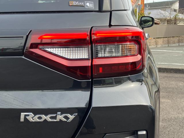 ロッキープレミアムＧ　ＨＥＶ１７インチアルミホイール　ＵＶＩＲカット遮音ガラス　フルＬＥＤヘッドランプ　キーフリーシステム　革巻きステアリングホイール　本革シフトノブ　アクティブマルチインフォメーションメーター（静岡県）の中古車