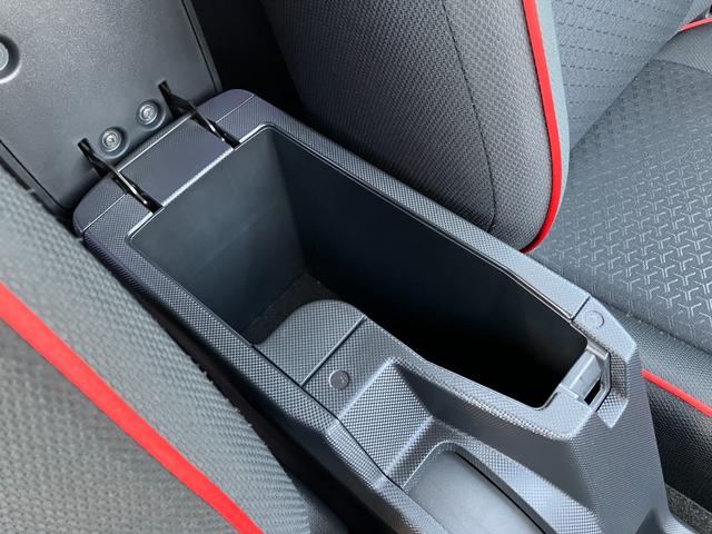 ロッキーG17インチアルミホイール UVIRカット遮音ガラス フルLEDヘッドランプ 運転席・助手席シートヒーター ウレタンステアリングホイール 本革シフトノブ アクティブマルチインフォメーションメーター(静岡県)の中古車