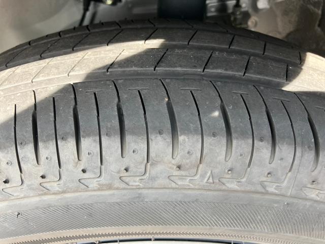 ミライースL SAIII13インチフルホイールキャップ マルチリフレクターハロゲンヘッドランプ 可倒式ドアミラー 自発光式デジタルメーターアンバーイルミネーションメーター マニュアルエアコン(ダイヤル式) キーレスエントリー(静岡県)の中古車