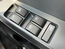 １３インチフルホイールキャップ　マルチリフレクターハロゲンヘッドランプ　可倒式ドアミラー　自発光式デジタルメーターアンバーイルミネーションメーター　マニュアルエアコン（ダイヤル式）　キーレスエントリー（静岡県）の中古車