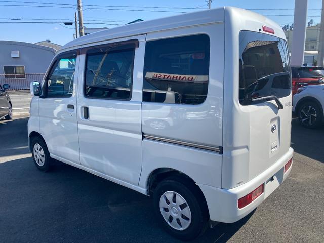 ハイゼットカーゴクルーズ２ＷＤ　ＭＴ　マニュアルエアコン（ダイヤル式）　パワーウィンドウ　電動格納ドアミラー　キーレスエントリー　オーバーヘッドシェルフ　ハロゲンヘッドライト（静岡県）の中古車