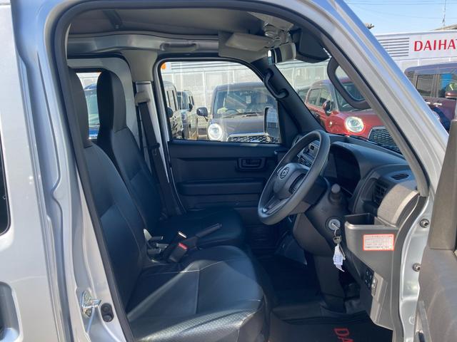 ハイゼットカーゴスペシャル２ＷＤ　ＣＶＴ　プリントレザーシート　アッパートレイ　ユースフルナット（３１か所）（静岡県）の中古車