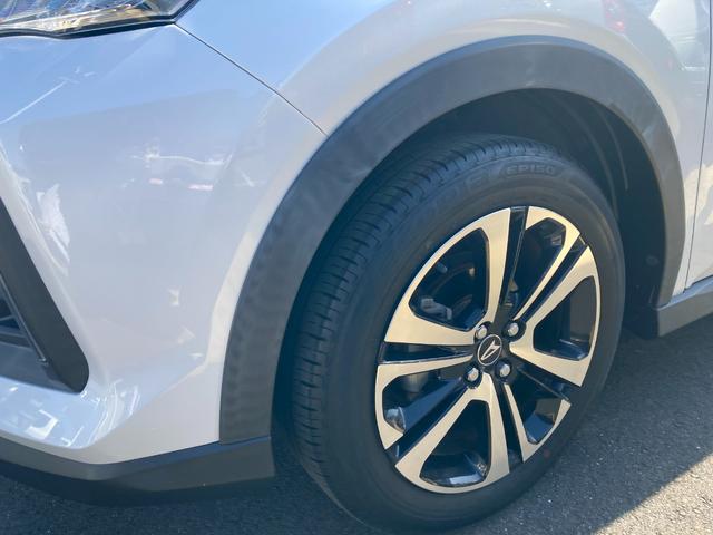 ロッキープレミアム１７インチアルミホイール　ＵＶＩＲカット遮音ガラス　フルＬＥＤヘッドランプ　キーフリーシステム　革巻きステアリングホイール　本革シフトノブ　アクティブマルチインフォメーションメーター（静岡県）の中古車