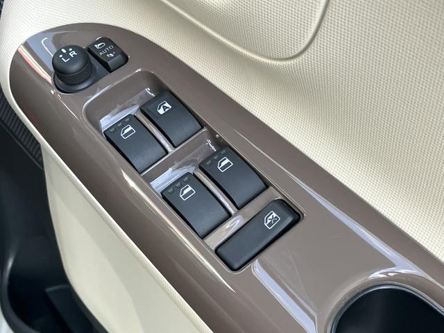 ムーヴキャンバスＸリミテッドメイクアップ　ＳＡIII１４インチフルホイールキャップ　キーフリーシステム　両側パワースライドドア　オートエアコン（プッシュ式）　オートライト　置きラクボックス（静岡県）の中古車