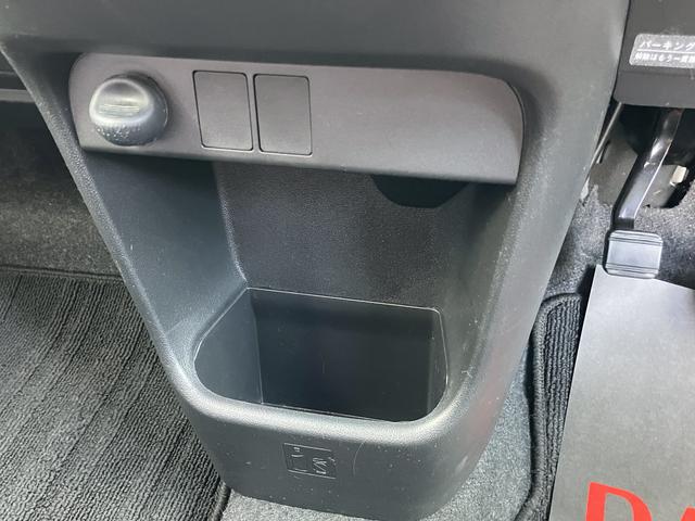 ムーヴキャンバスＸリミテッドメイクアップ　ＳＡIII１４インチフルホイールキャップ　キーフリーシステム　両側パワースライドドア　オートエアコン（プッシュ式）　オートライト　置きラクボックス（静岡県）の中古車