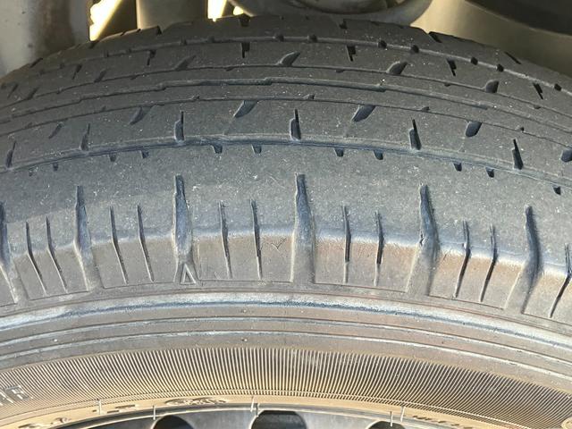 ハイゼットカーゴデッキバンＧ４ＷＤ　キーレスエントリー　マニュアルエアコン（ダイヤル式）　１２インチフルホイールキャップ　ＵＶカットガラス　電動格納ドアミラー　パワーウィンドウ（静岡県）の中古車