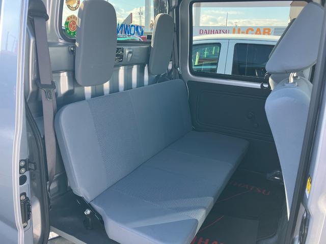 ハイゼットカーゴデッキバンＧ４ＷＤ　キーレスエントリー　マニュアルエアコン（ダイヤル式）　１２インチフルホイールキャップ　ＵＶカットガラス　電動格納ドアミラー　パワーウィンドウ（静岡県）の中古車