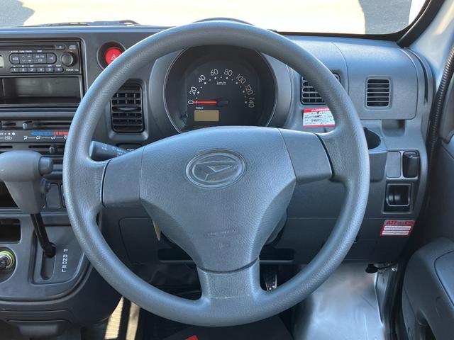 ハイゼットカーゴデッキバンＧ４ＷＤ　キーレスエントリー　マニュアルエアコン（ダイヤル式）　１２インチフルホイールキャップ　ＵＶカットガラス　電動格納ドアミラー　パワーウィンドウ（静岡県）の中古車